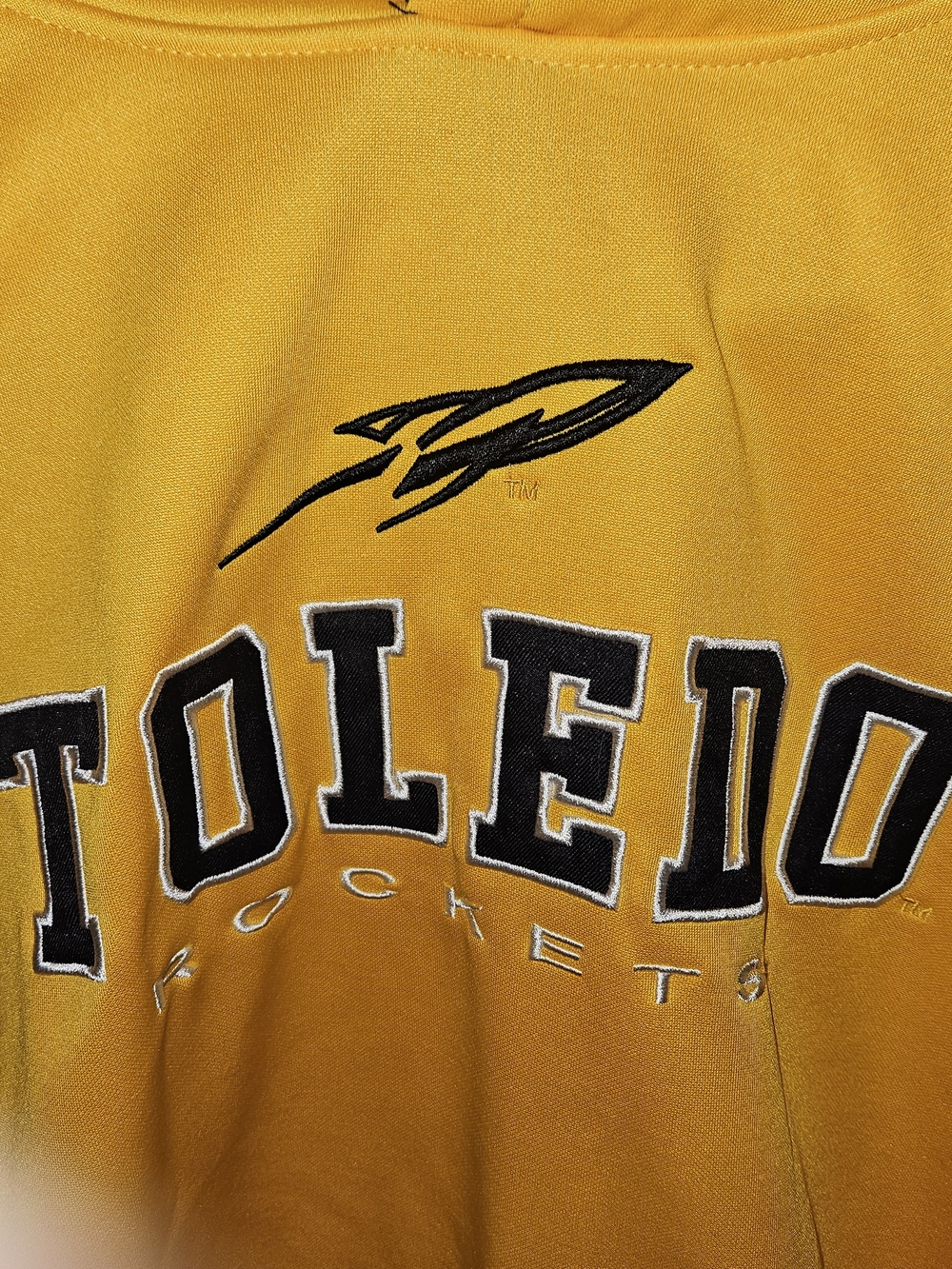 Colosseum Yellow Toledo Rockets Hoodie with Black Logo - Picture 5 of 10